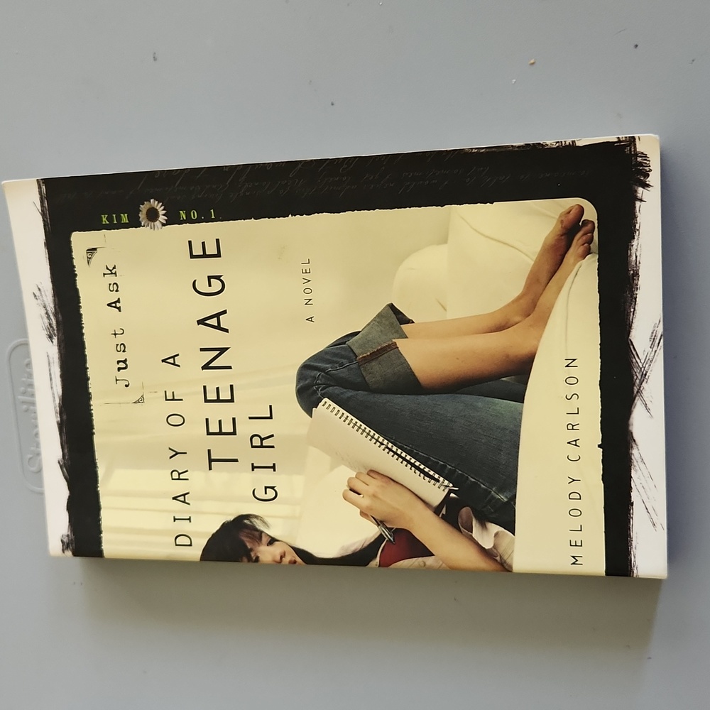 Book Diary of a Teenage Girl by Melody Carlson / bundle requirement